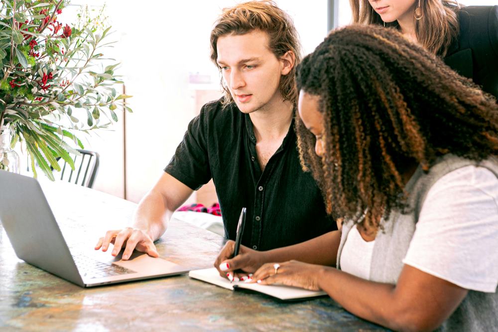 Personalentwicklung: 6-Schritte-Leitfaden für langfristigen Erfolg 2 Personalentwicklung